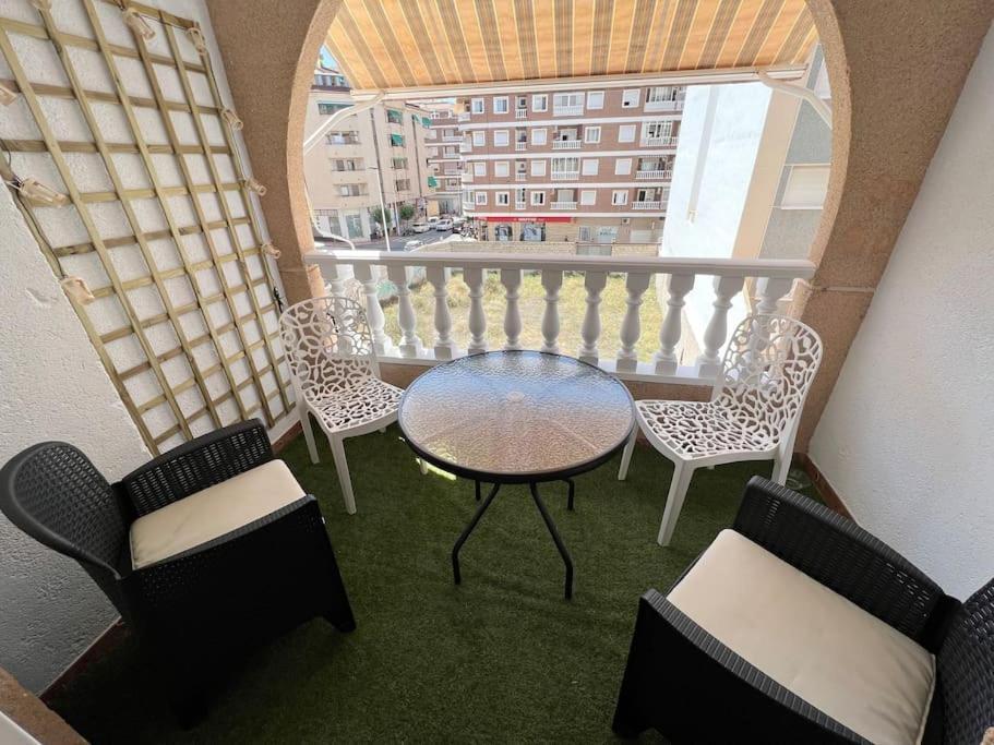 Nice And Central Apartment Torrevieja Exteriör bild
