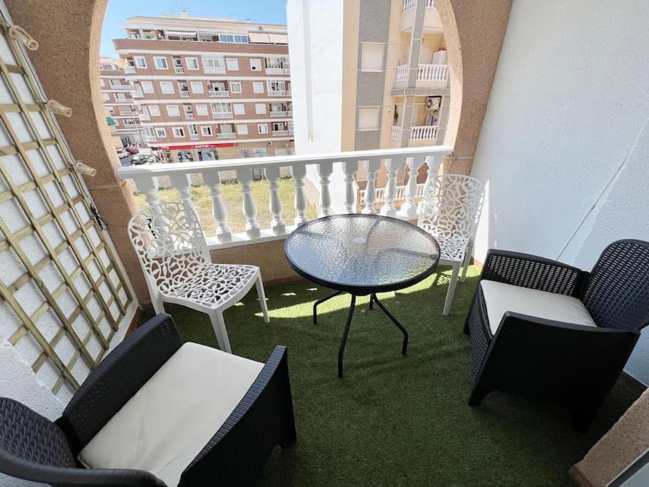 Nice And Central Apartment Torrevieja Exteriör bild